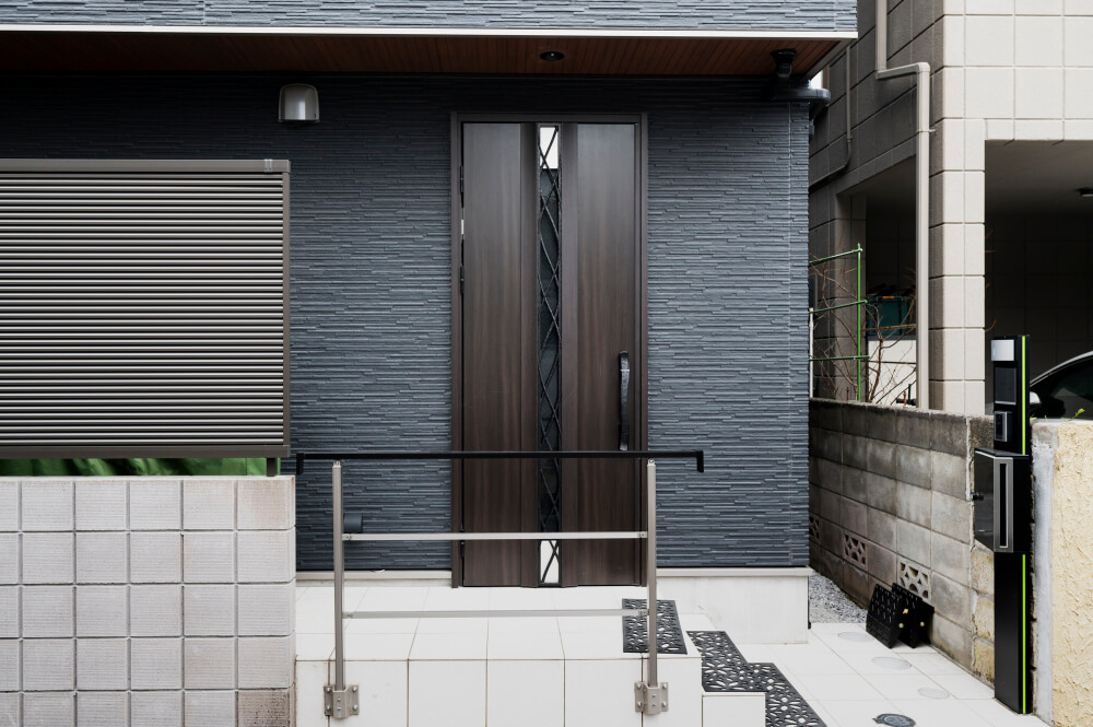 Pintu Rumah Mewah, Punya Sisi yang Elegan